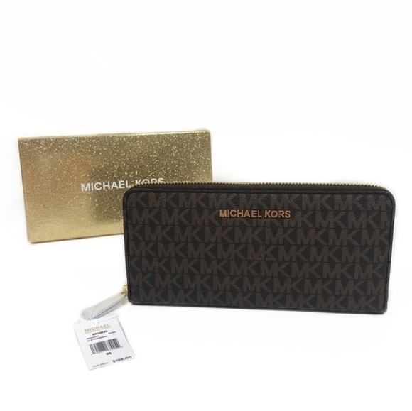 Michael Kors Handbags - ⚠️LAST 1⚠Michael Kors Giftables Continental Wallet